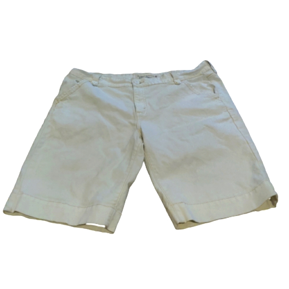 Levi Low Rise Bermuda Shorts 16